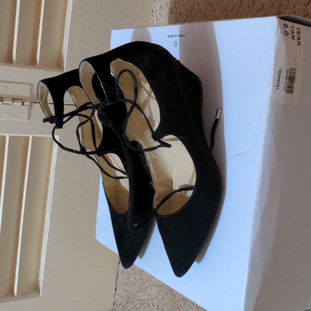 Black wedges